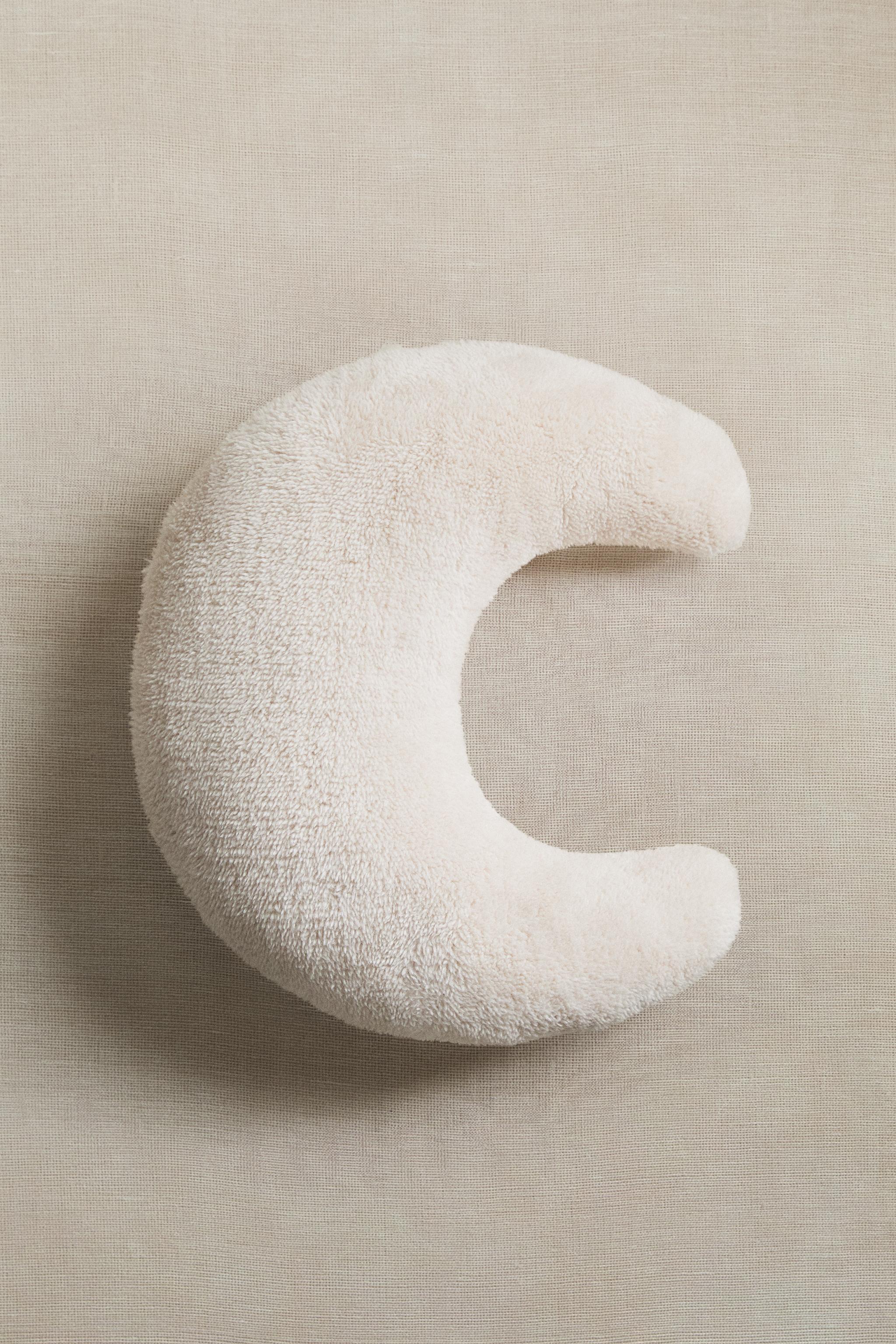CHILDREN’S FAUX FUR MUSLIN MOON THROW PILLOW